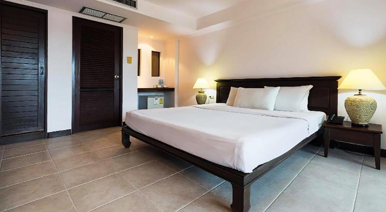 Bodega Phuket Patong (Adults Only) Albergue Exterior foto