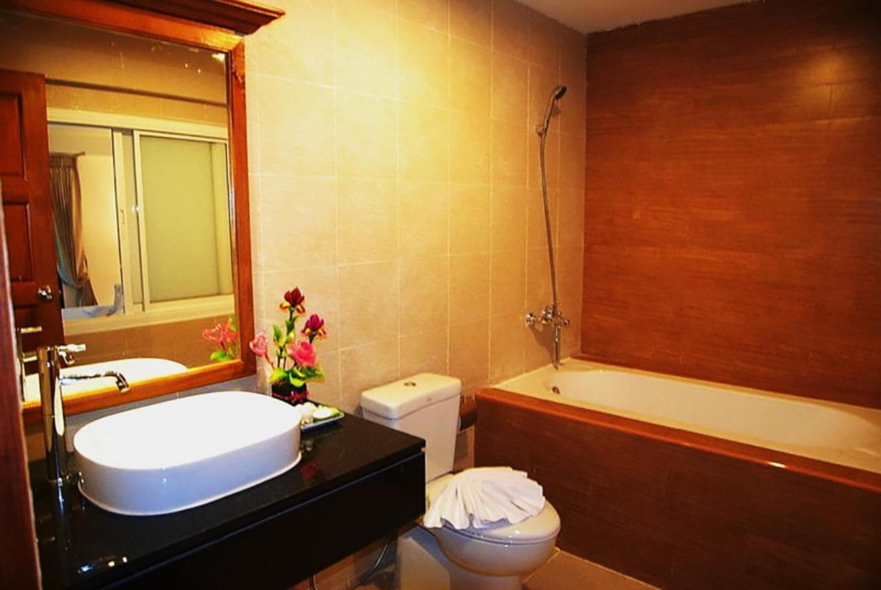 Bodega Phuket Patong (Adults Only) Albergue Exterior foto